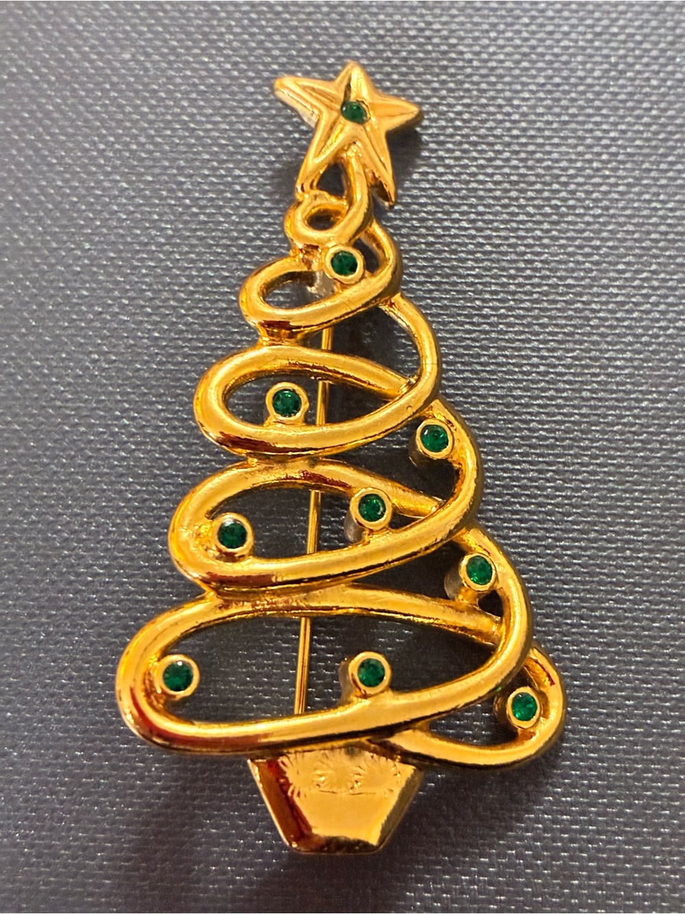 Vintage EUC Christmas JJ Brooch Holiday Christmas Tree Gold Tone Green
